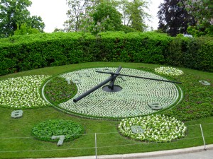 The world famous flower garden clock in Geneva's city center. It took us three passes before we finally found it. Turns out, all we had to do was look for the Chinese people. The gathered there in clustered hundreds, camera and case in hand.